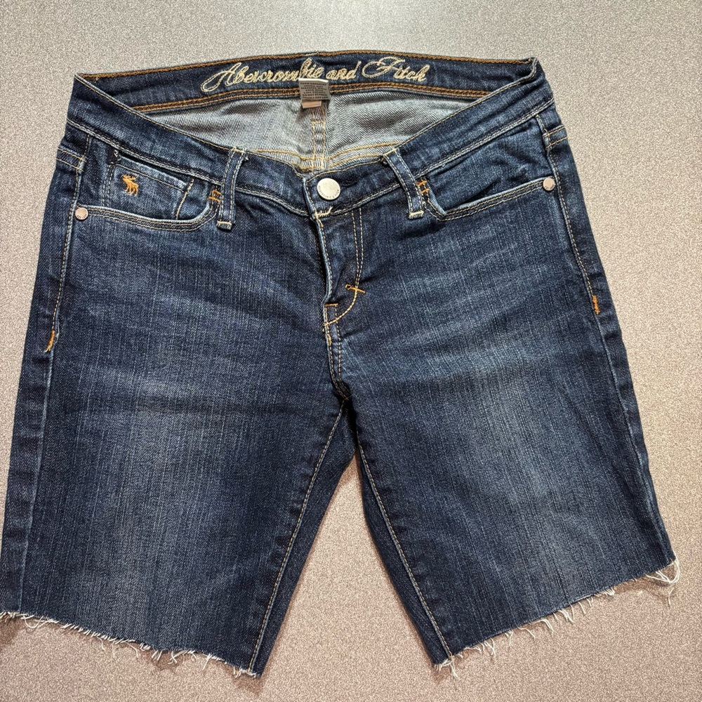 Abercrombie‎ & Fitch Women's Size 00 Blue Denim Cut off Bermuda Shorts